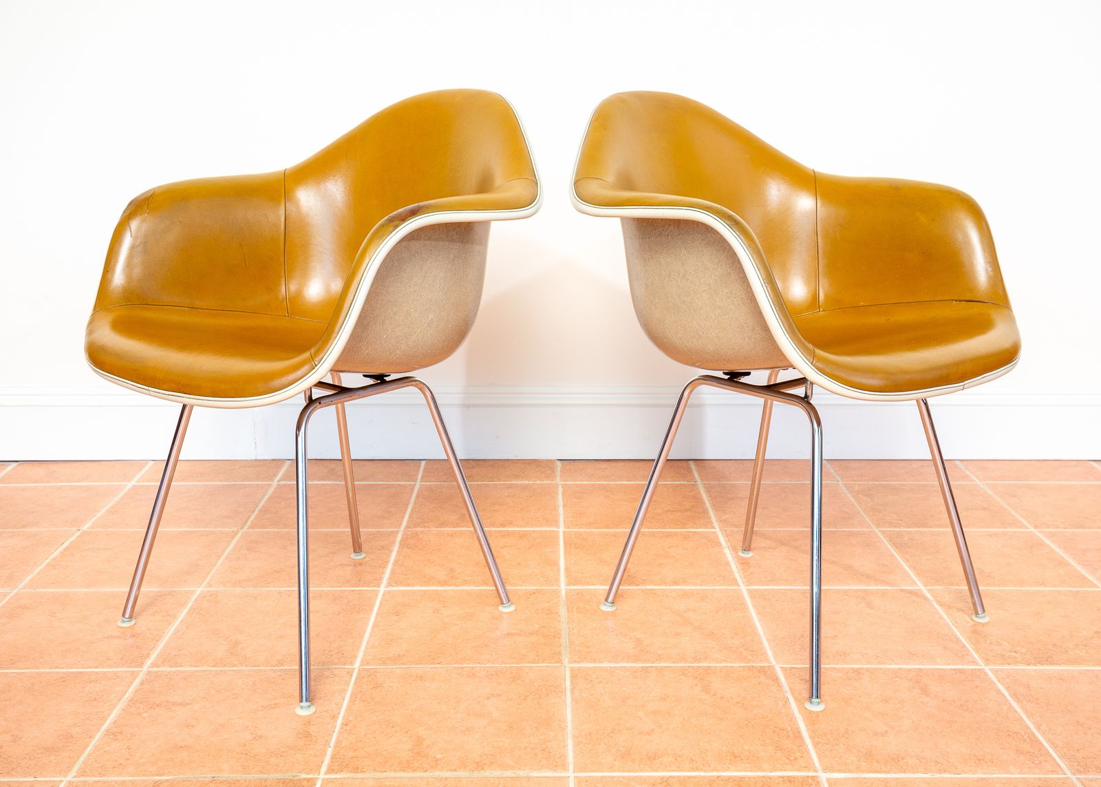 Pair Of Eames Herman Miller Dax Leather Armchairs Vitra 1960s Mcm Space Age Rope Edge Shell Bucket Vitra Caramel Leather Lounge Easy Dining Occasional