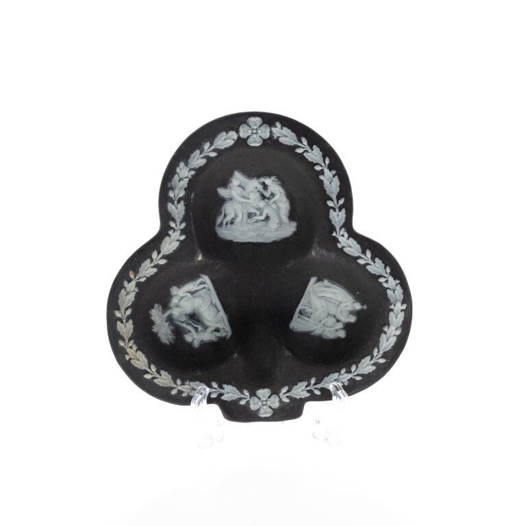 Antique Wedgwood Black Jasperware Ceramic Porcelain Bas Relief Trefoil Dish