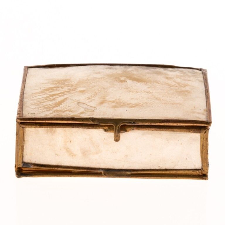 Antique Victorian Mother Of Pearl Pill Or Snuff Box 19th Century