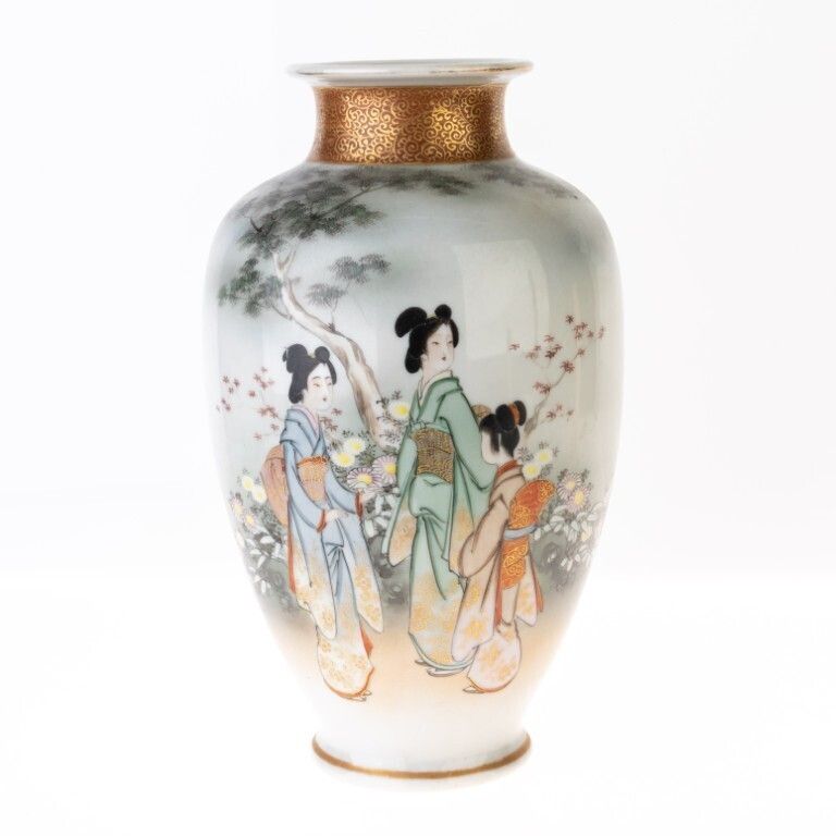 Chinese Hand Painted Fine Gilt Porcelain Baluster Vase