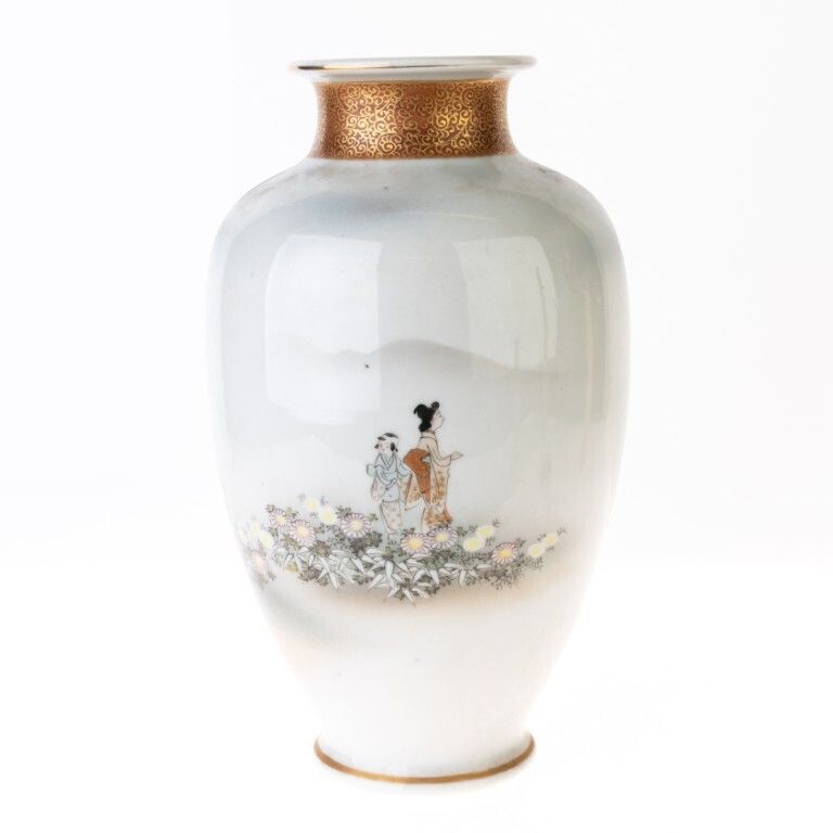 Chinese Hand Painted Fine Gilt Porcelain Baluster Vase photo furniture