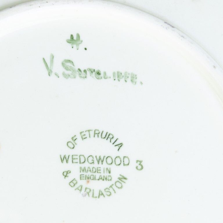 Antique 18th Century Wedgwood Creamware Earthenware Pottery Shell Dish With Hand Painted Flowers photo vinterior