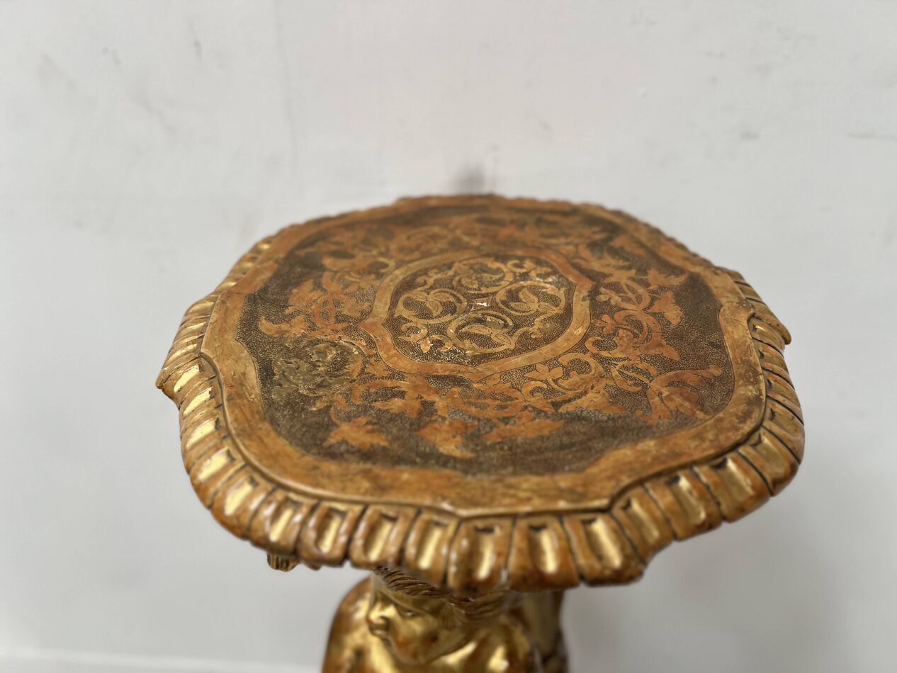 1611.0 19th Century Gilded Carved Wooden Presentation Column photo