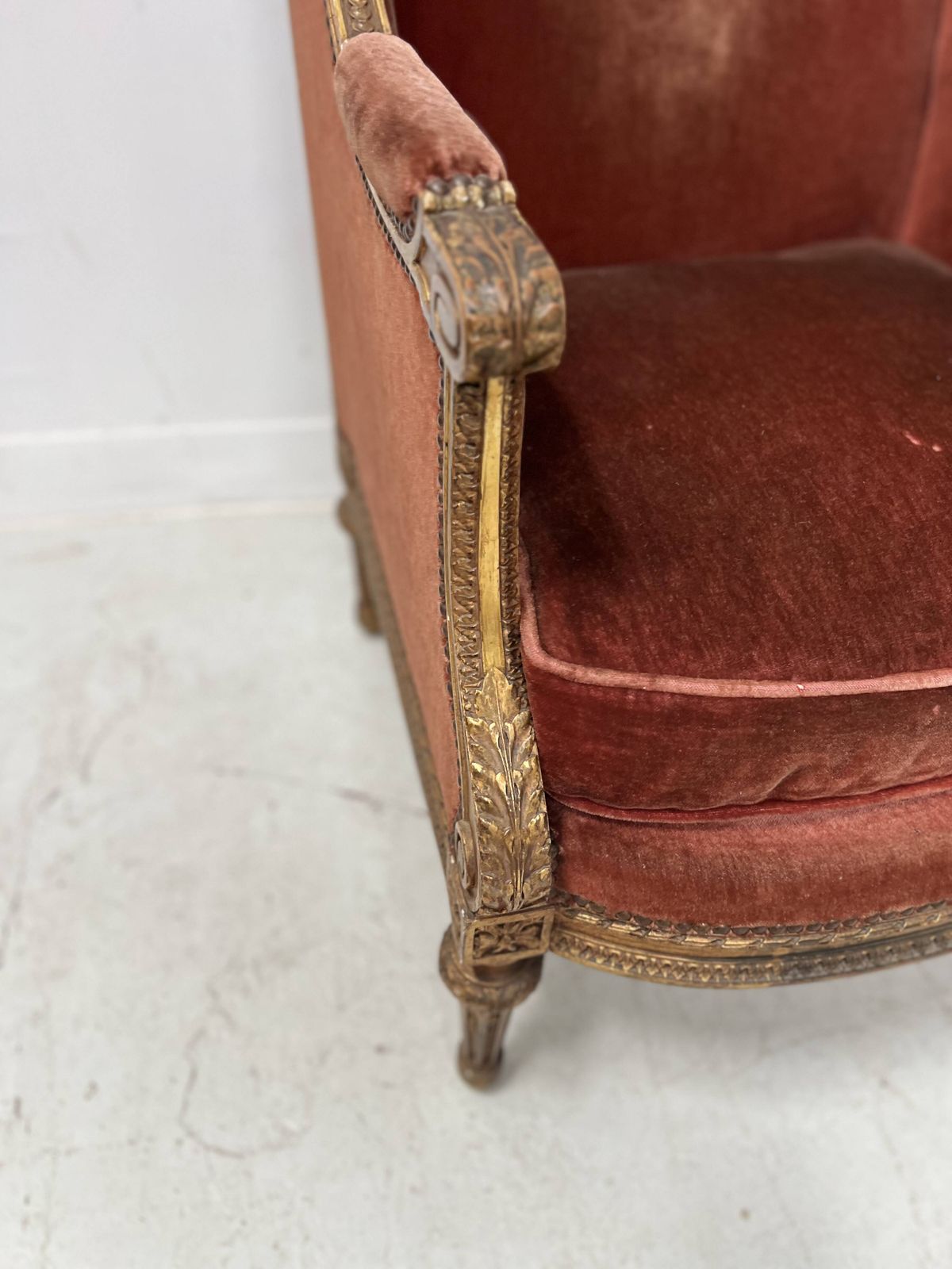 photo vintage Two Louis XVI Style Wing Chairs In Gilded Wood, 20th Century