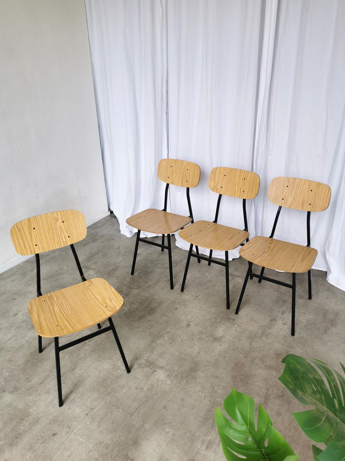 1 Of 4 Vintage School Chairs / Retro Light Brown Wooden Dining Chair With Metal Base / Stol Kamnik Yugoslavia 1970 / Mid Century Dine Bistro