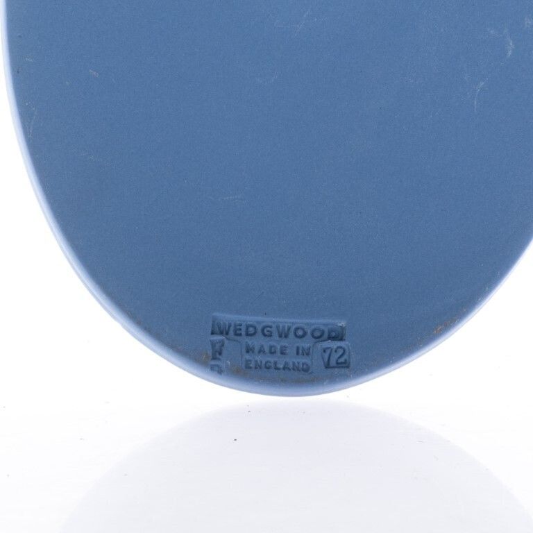 Wedgwood Blue Jasperware Ceramic Porcelain Queen Elizabeth II Portrait Medallion Laurel Leaf Plaque photo 85.0