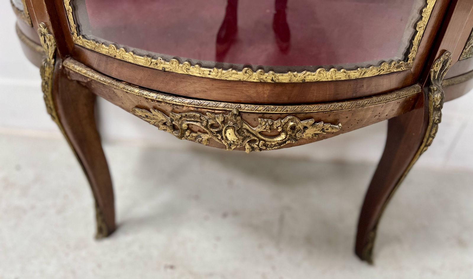 Napoleon III Style Curved Display Case In Mahogany And Veneer, 20th Century photo buy
