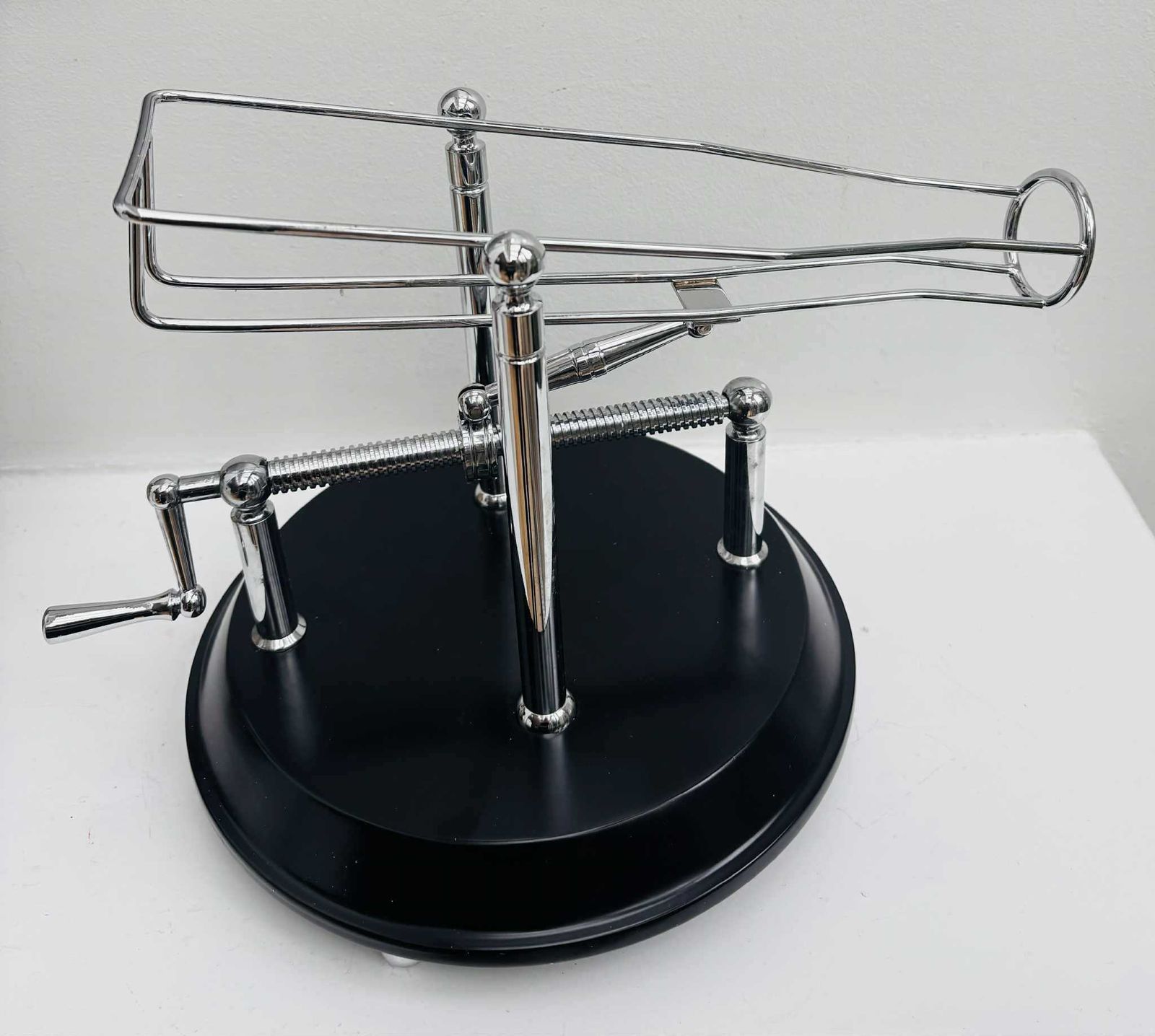 Wijnwieg Decanteerhouder – Mechanische Flessenhouder met Kantelmechanisme – Wijnschenker – Cadeau voor Hem – Barcartdecoratie photo buy