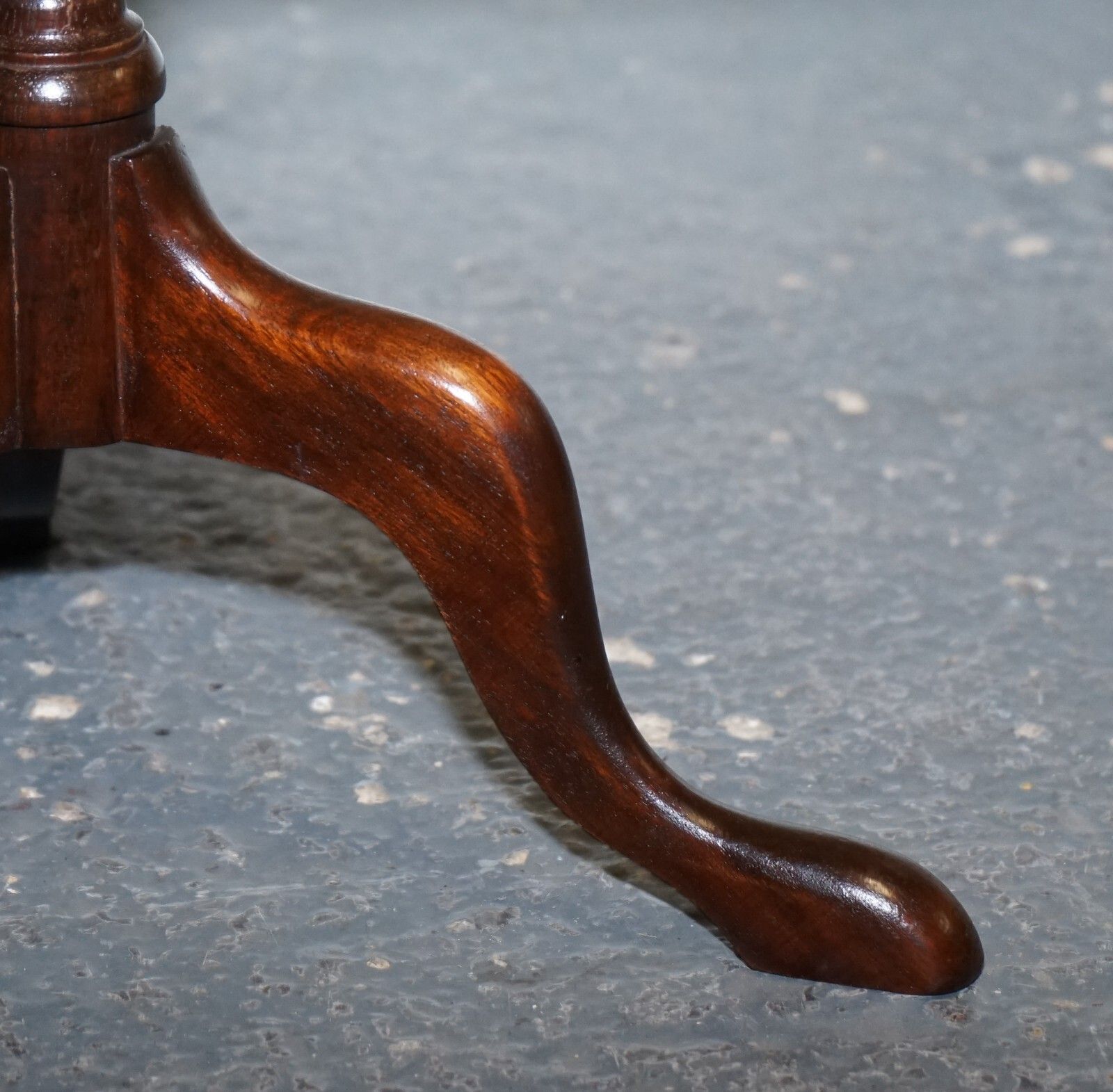 Lovely  Flamed Mahogany Piecrust Top Side End Wine Tripod Table photo buy