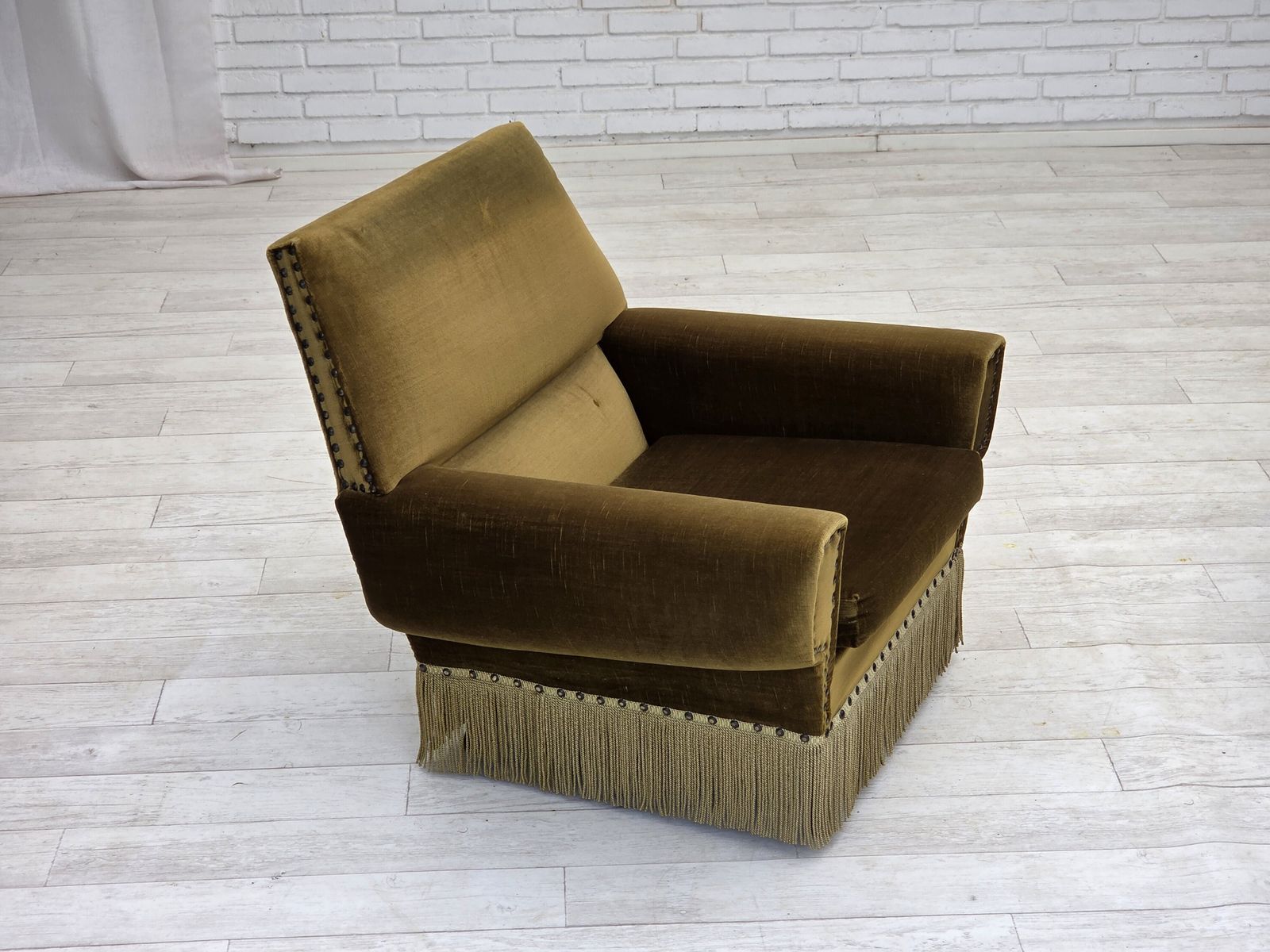 photo vinterior 1970s, Danish Armchair, Green Furniture Velour, Ash Wood Legs.