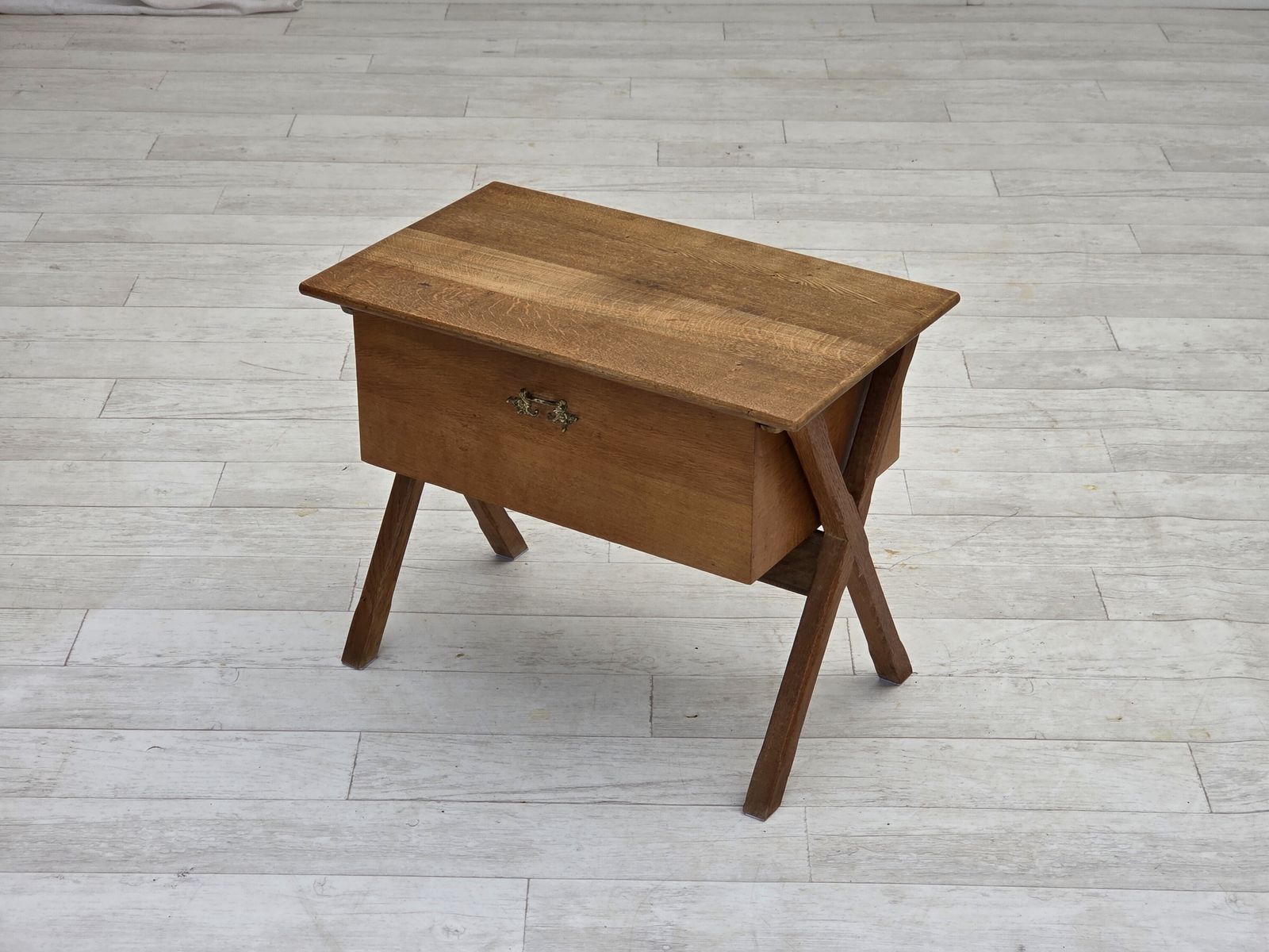 Scandinavisch Bijzettafeltje Met Lade, Ca. Jaren 1970. Massief Eikenhout, Teakhout. photo for sale