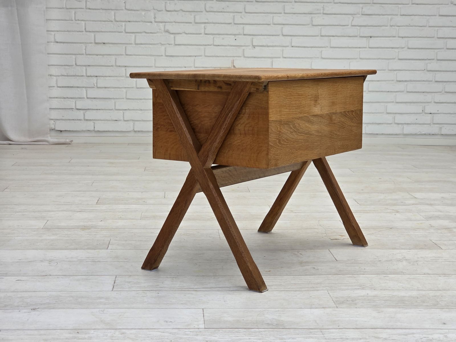 570.0 Scandinavisch Bijzettafeltje Met Lade, Ca. Jaren 1970. Massief Eikenhout, Teakhout. photo
