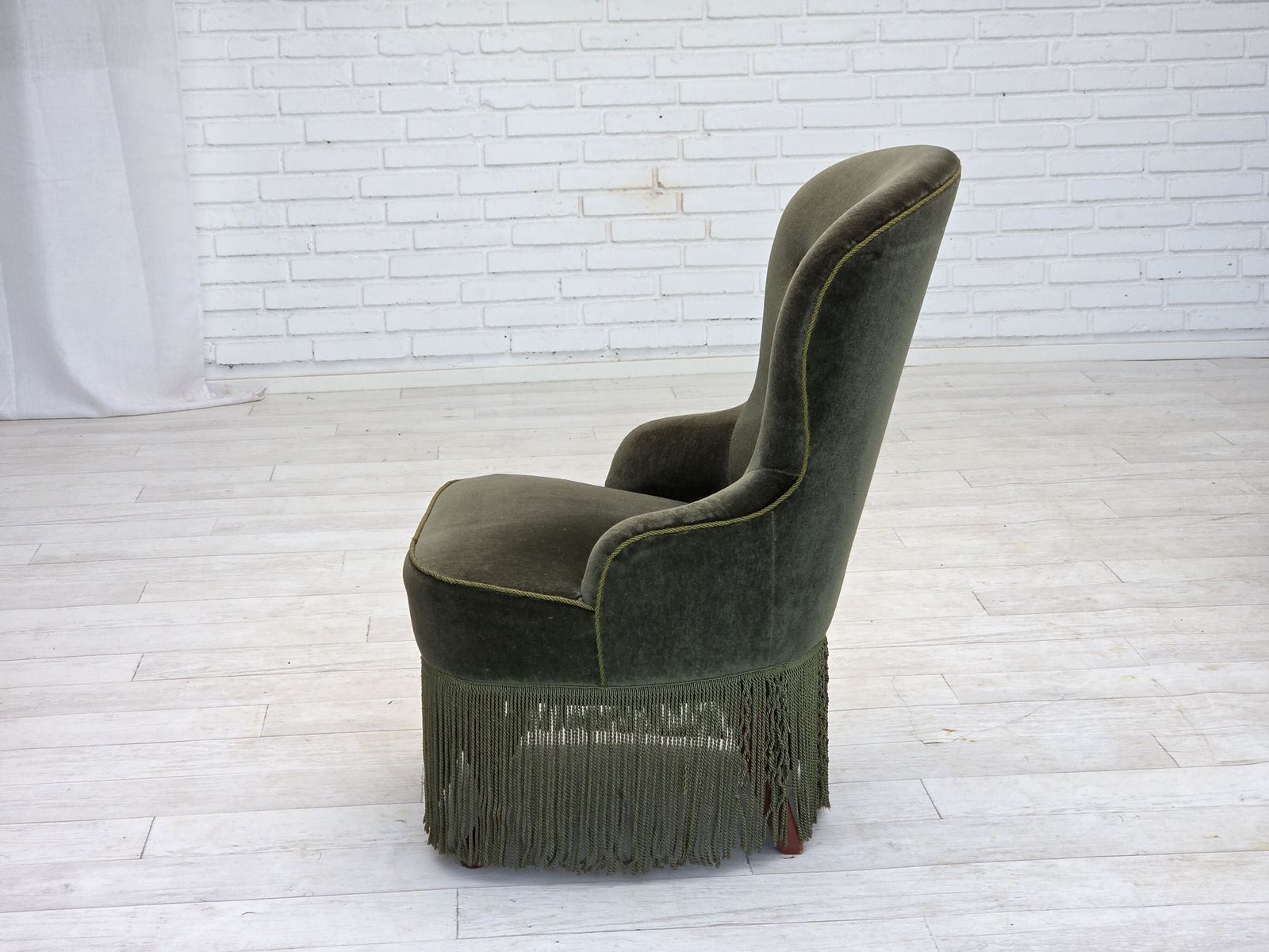Jaren 1970, Deense Stoel, Groen Meubelvelours, Beukenhouten Poten. photo vintage
