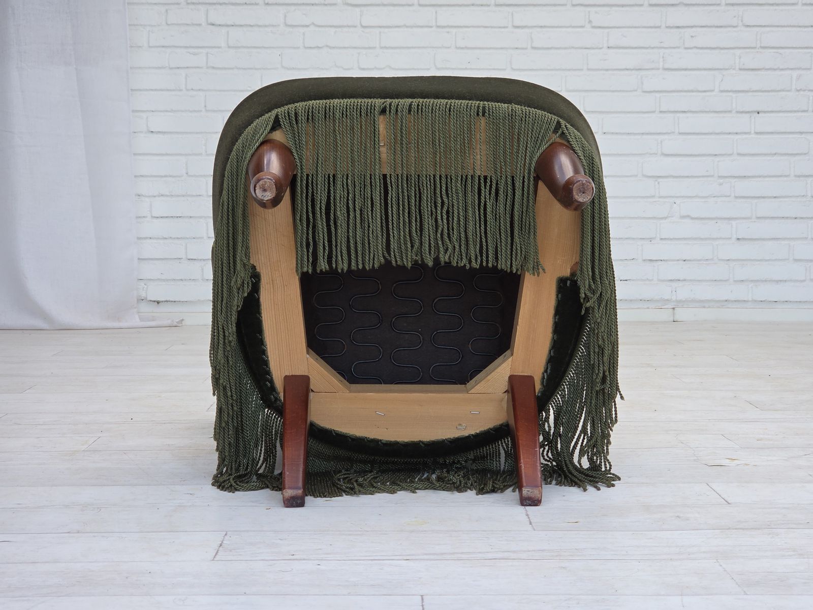 photo vinterior 1970s, Danish Side Chair, Green Furniture Velour, Beech Wood Legs.
