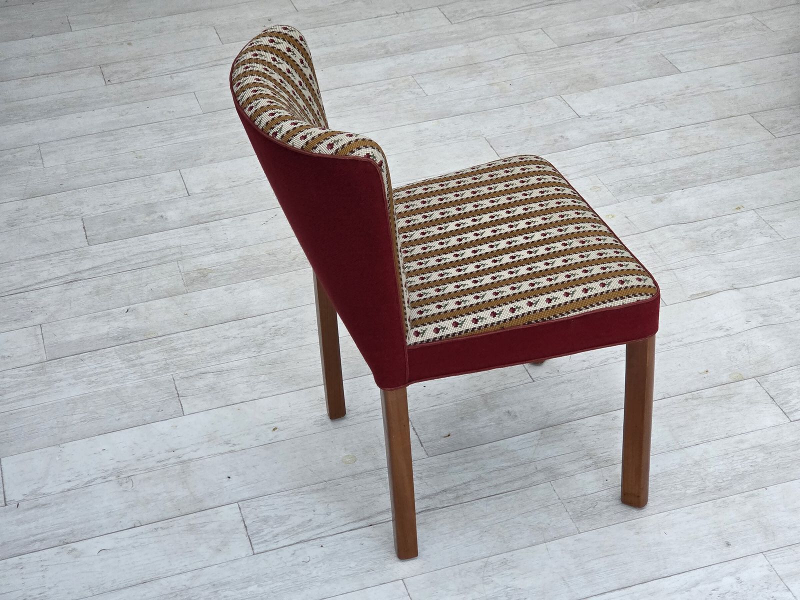Ca. Jaren 1960, Set Van 2 Deense Fauteuils, Traditioneel Deens Geweven Wollen Stof, Essen Houten Poten. photo vintage