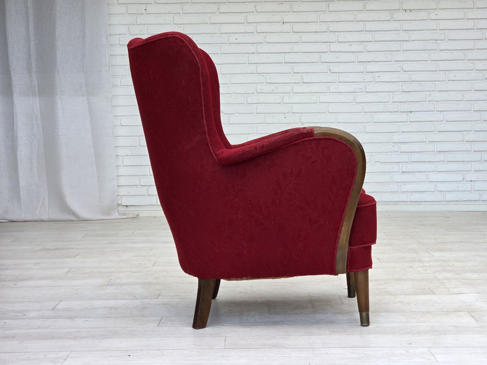 photo vintage 1960s, Danish Armchair, Original Condition, Wool Fabric, Beech Wood Legs.