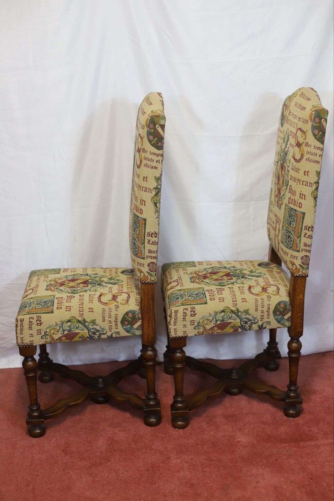 photo vinterior Taylor&Co Stunning Set Of Eight Oak Upholstered Dining Chairs