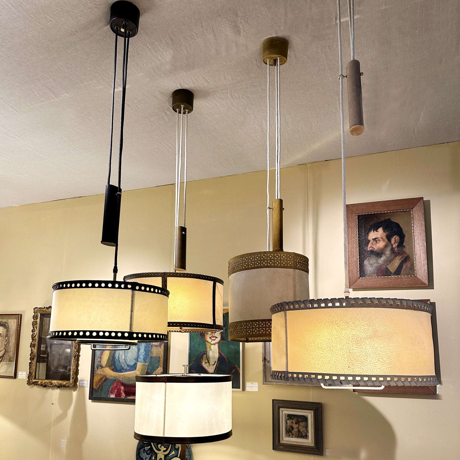 photo furniture Counterbalance Pendant Lamp 1960's In Parchment And Beige Leather