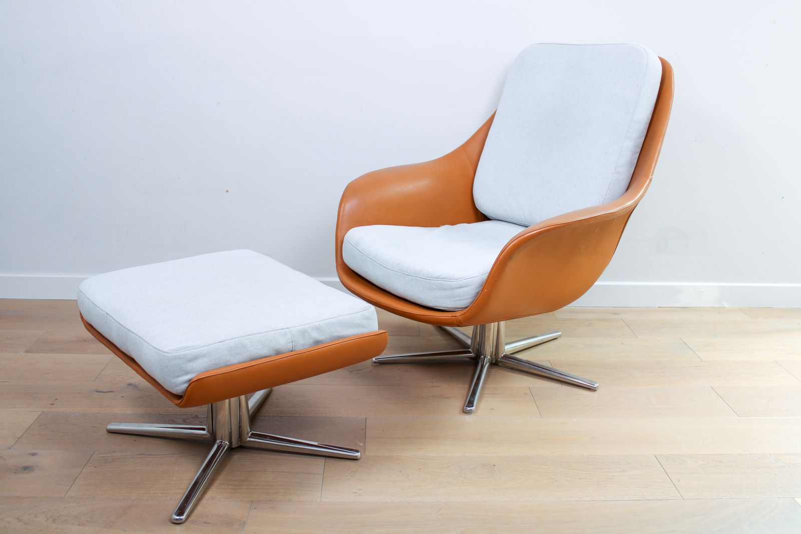 A Mid Century Lounge Chair In The Style Of The Flexform Svena By Carlo Colombo