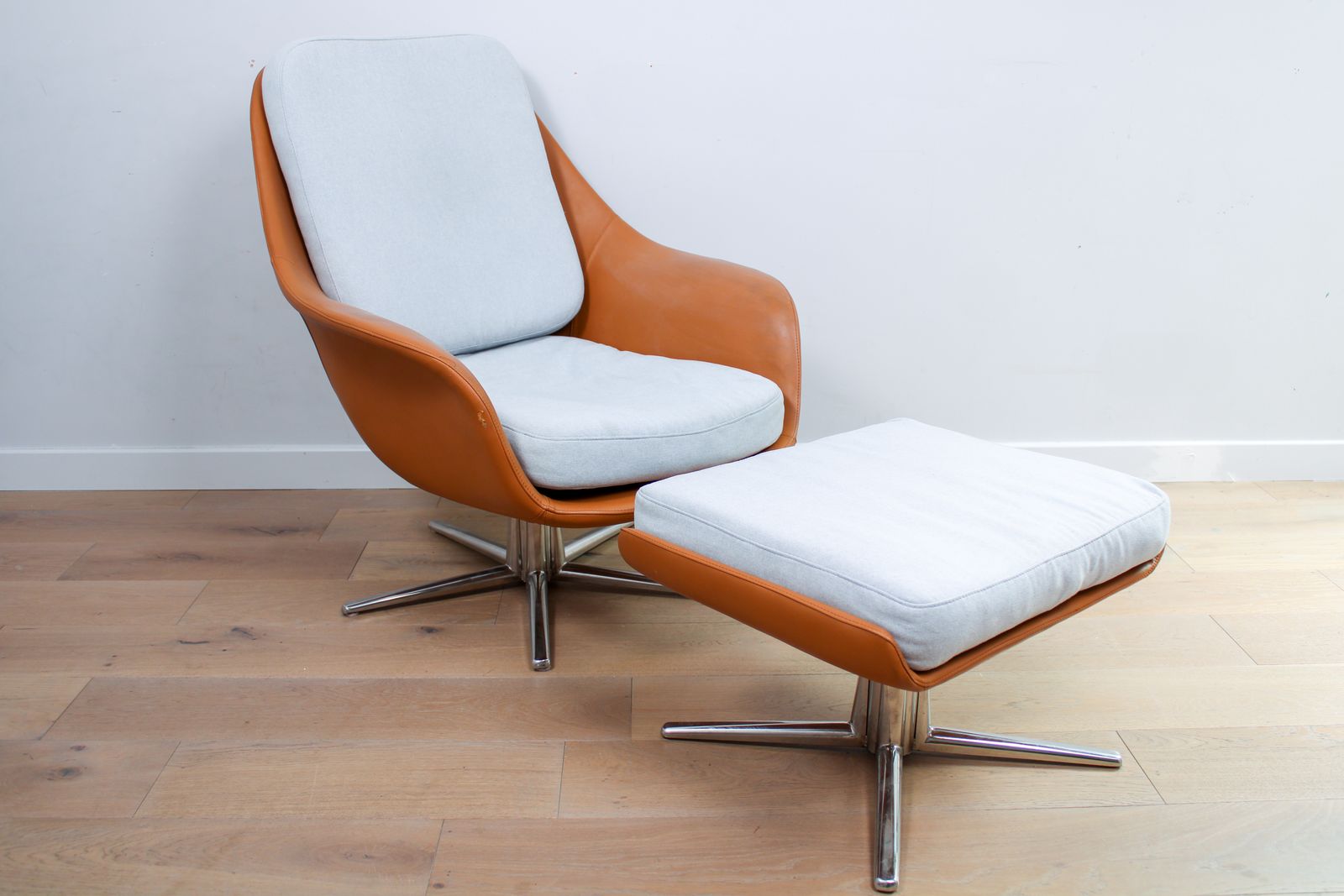 A Mid Century Lounge Chair In The Style Of The Flexform Svena By Carlo Colombo photo for sale