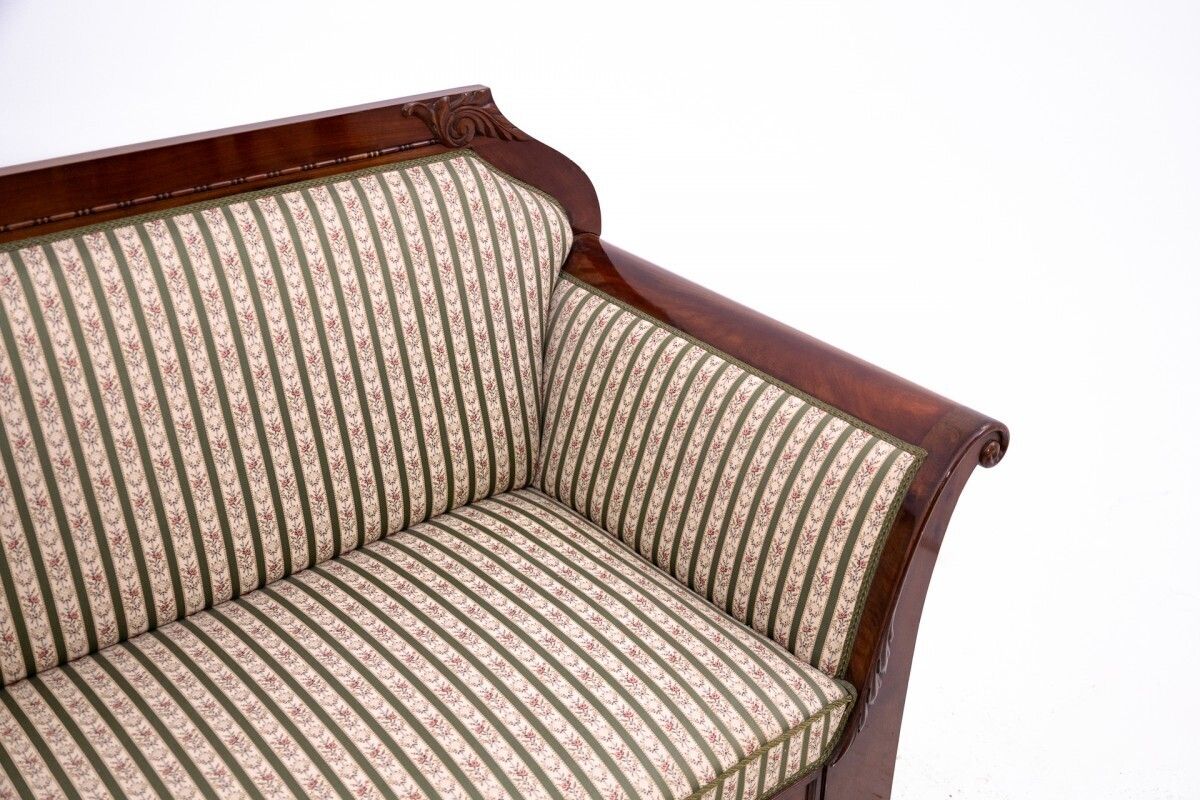 Antique Sofa From The Late 19th Century, Northern Europe. photo vinterior