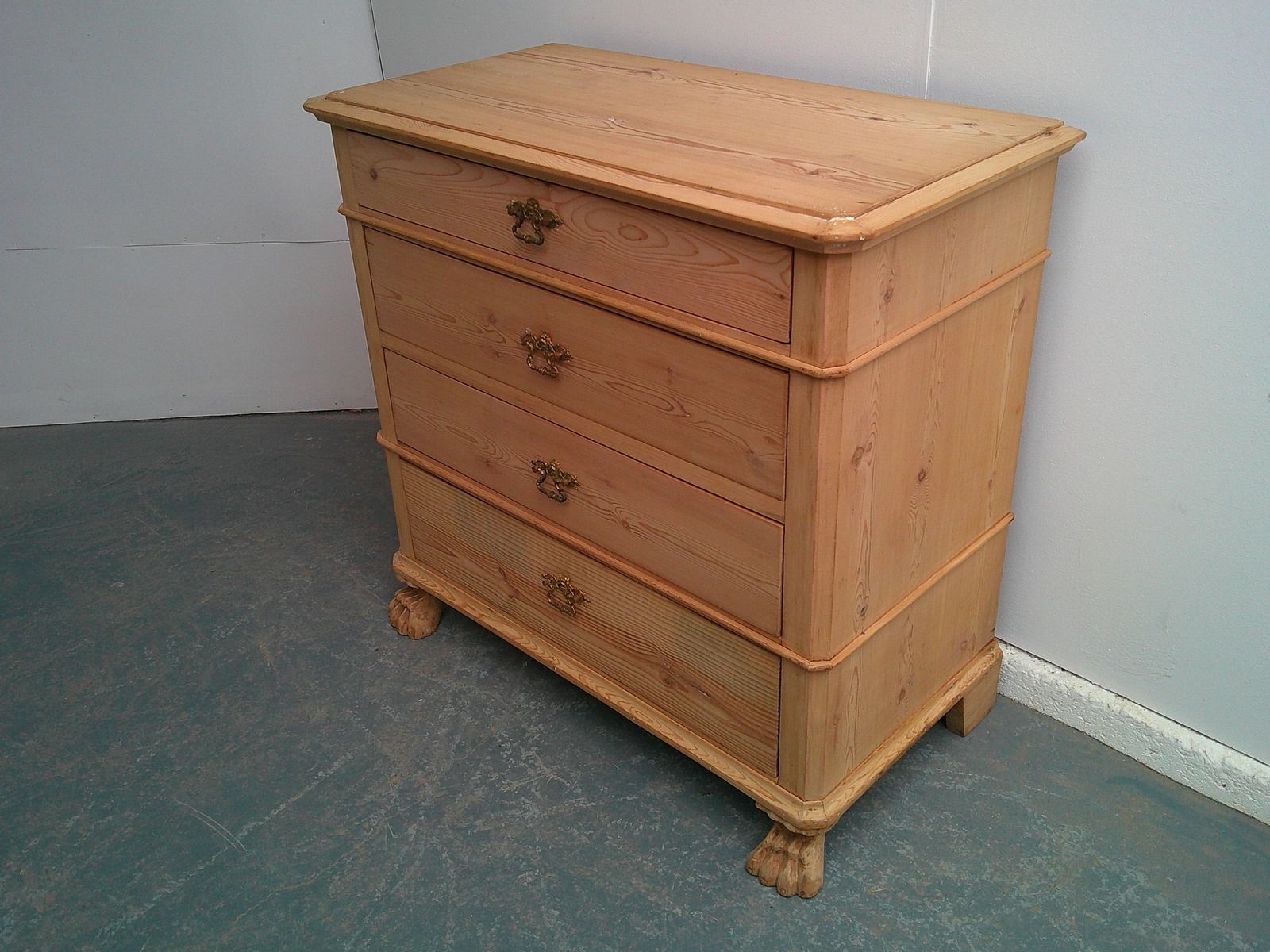 A Lovely Victorian Pine 4 Drawer Claw Foot Chest Of Drawers To Wax/Paint