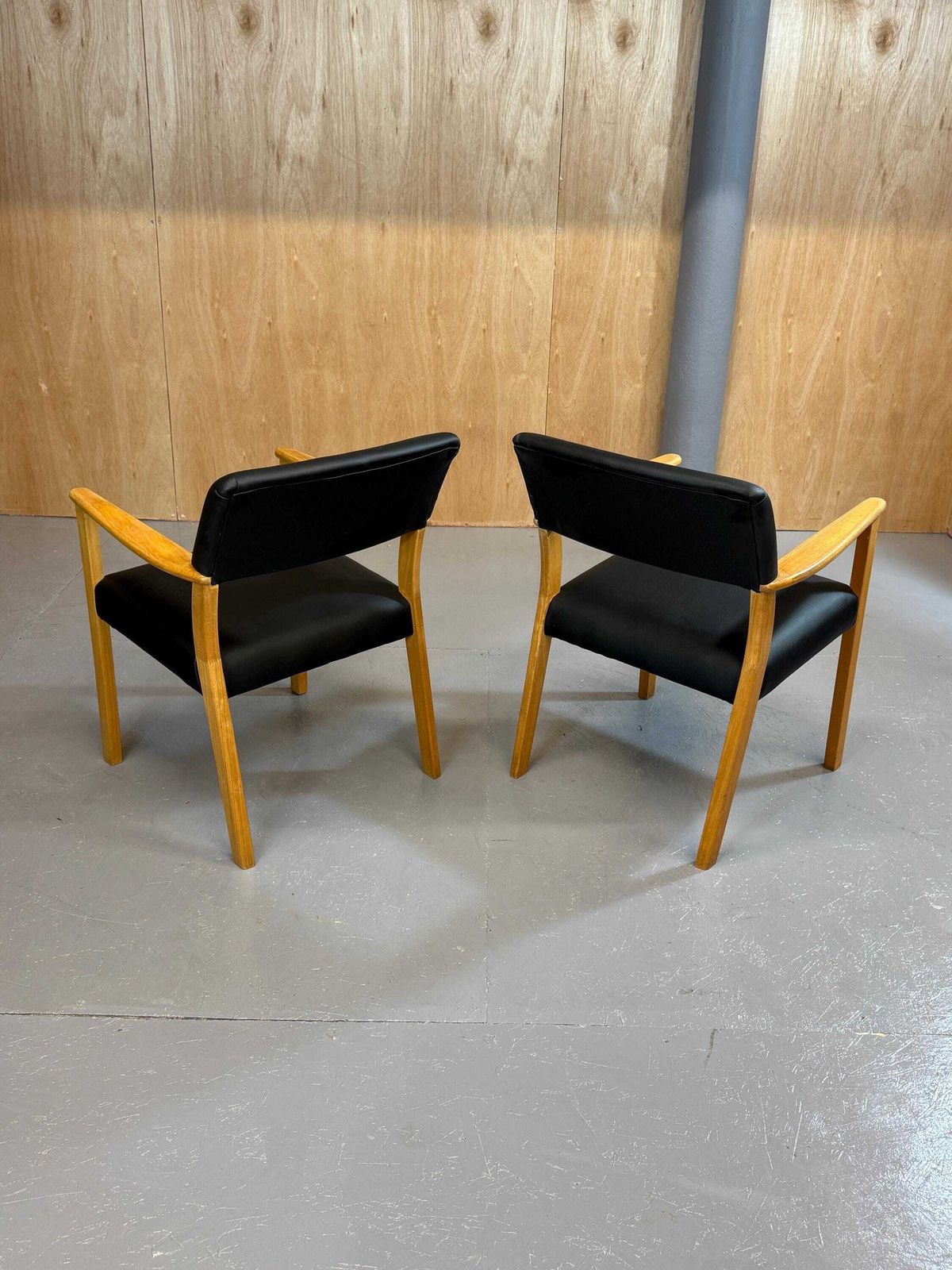 photo furniture Parker Knoll Pk Mid Century Office Armchair In Black Vinyl Leather.. Fully Refurbished & Restored.. 10 Available.