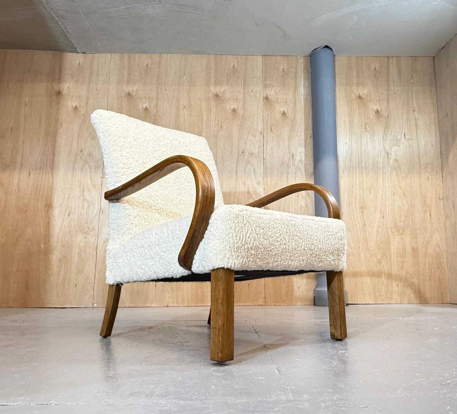 Parker Knoll Pk 704 1940’s Oak Armchair In (Faux) Lambs Sheep Fleece Plush Fabric Deep Boucle. Stunning Item.. Fully Refurbished & Restored