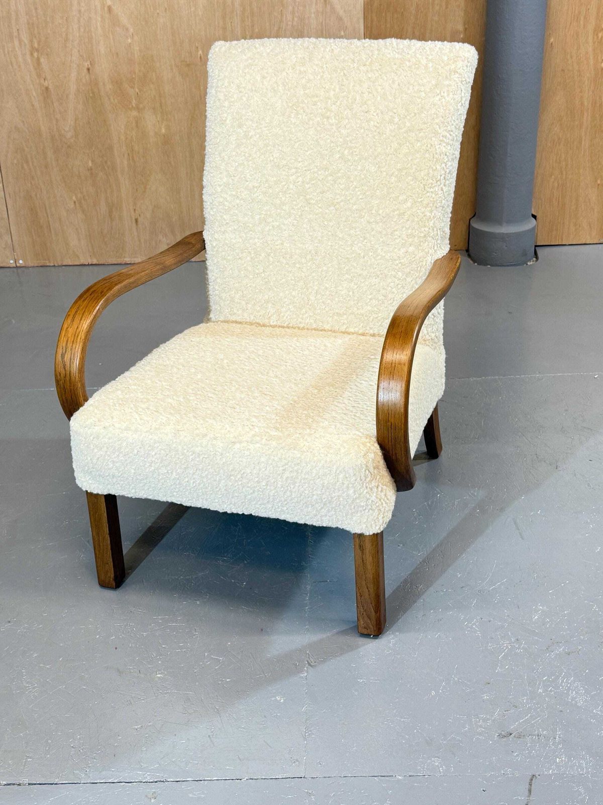 photo furniture Parker Knoll Pk 704 1940’s Oak Armchair In (Faux) Lambs Sheep Fleece Plush Fabric Deep Boucle. Stunning Item.. Fully Refurbished & Restored