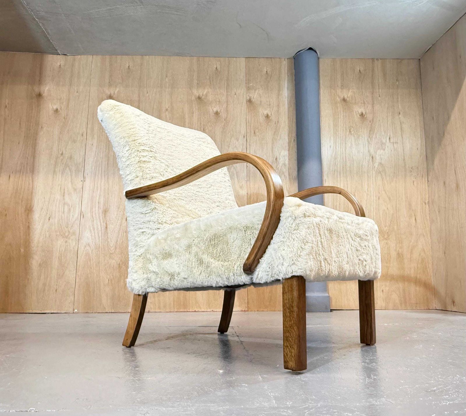 Parker Knoll Pk 704 1940’s Oak Armchair In Polar Fleece Nordic Fur Deep Pile Fabric. Stunning Item.. Fully Refurbished & Restored