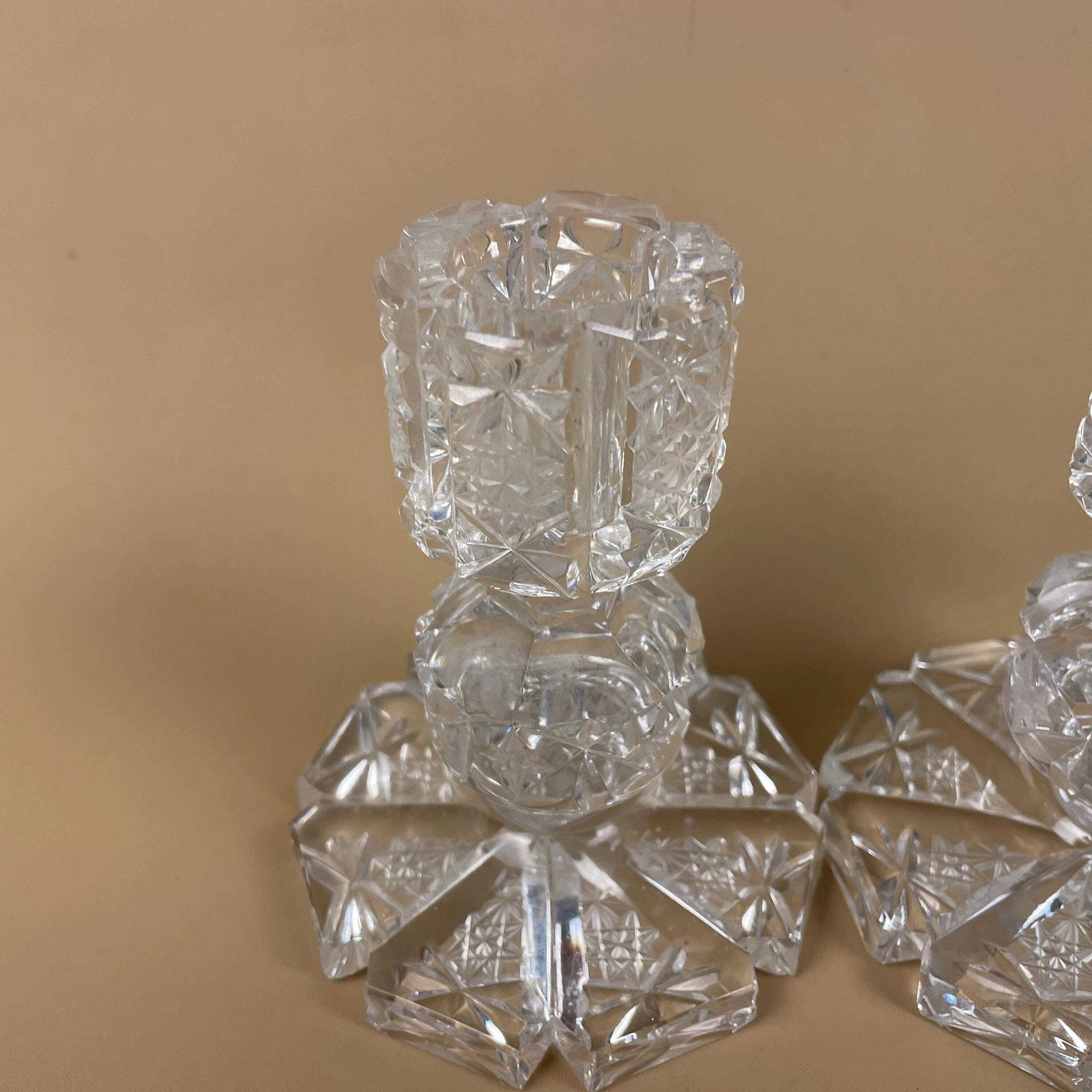 Vintage Pair Of Matching Clear Glass Candlestick Candle Stick Holder Lights Vintage Taper Dinner Candlesticks Chandelier Round Base Retro photo Home Decor