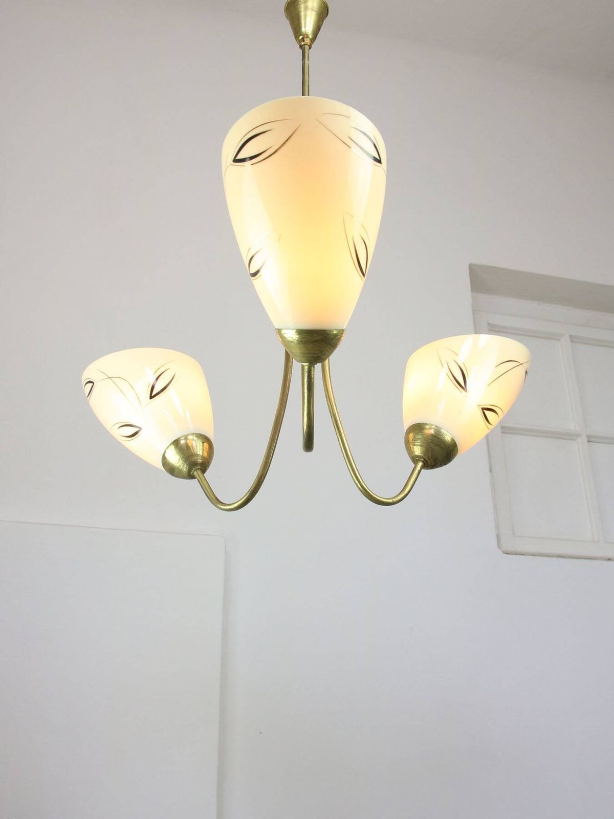 photo vinterior Italian Art Deco Chandelier In Brass And Yellow Glass, 1940s
