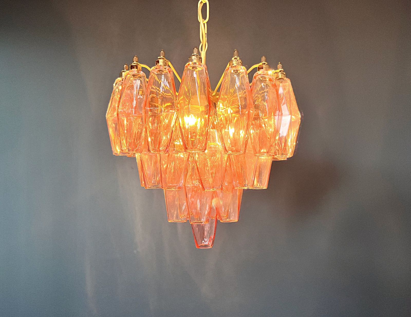 Elegant Murano Pink Poliedri Chandelier   Carlo Scarpa Design photo vinterior