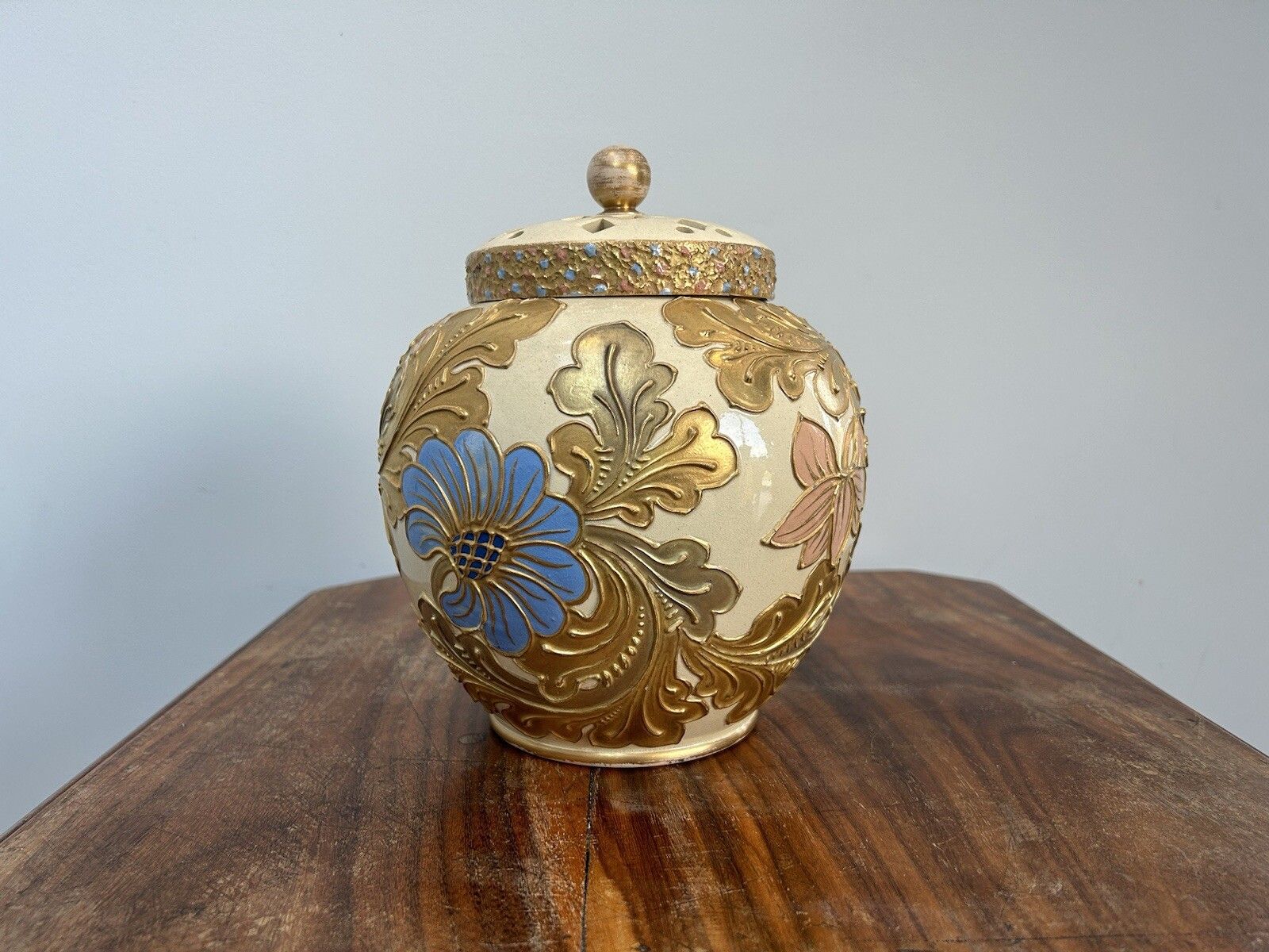 Wedgwood Golconda Ware Bulbous Lidded Vase Ceramic Wedgwood photo 399.0