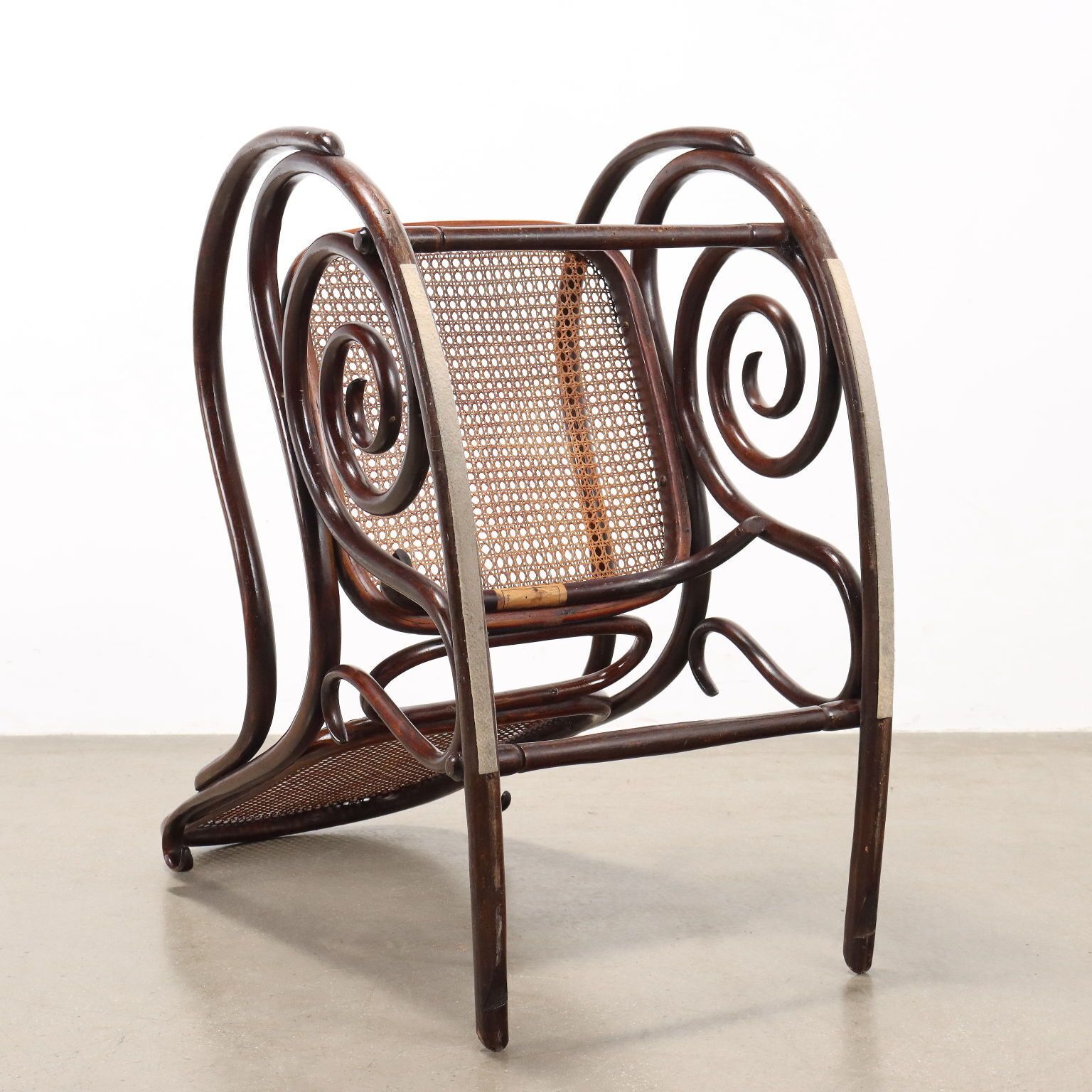 photo furniture Rocking Chair Thonet Style Art Nouveau Austria XX Century