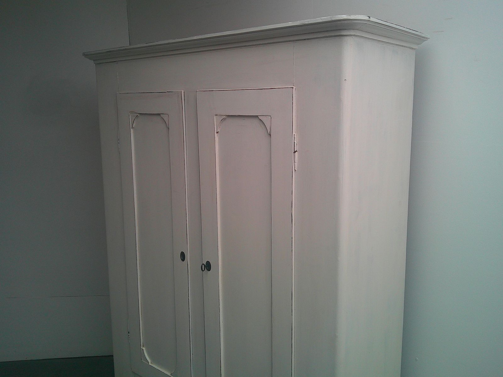 A Lovely Painted White Pine Georgian 1 Piece Hall Wardrobe photo for sale