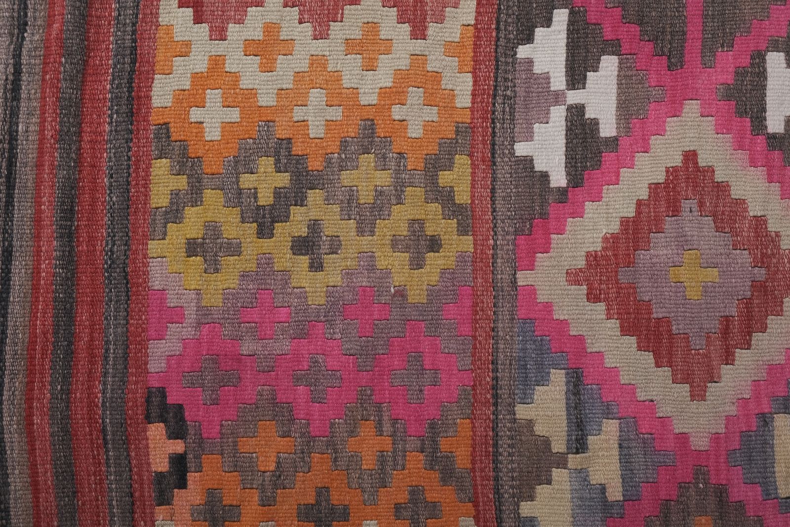 Tapis de couloir kilim turc vintage, tissé à la main photo furniture