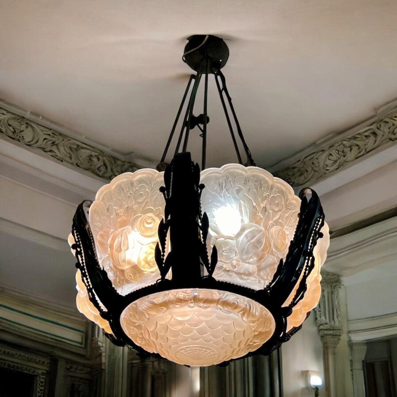 Rare And Large Glass Plaque Chandelier, Val Saint Lambert, Art Deco Period, 1930 photo Lighting