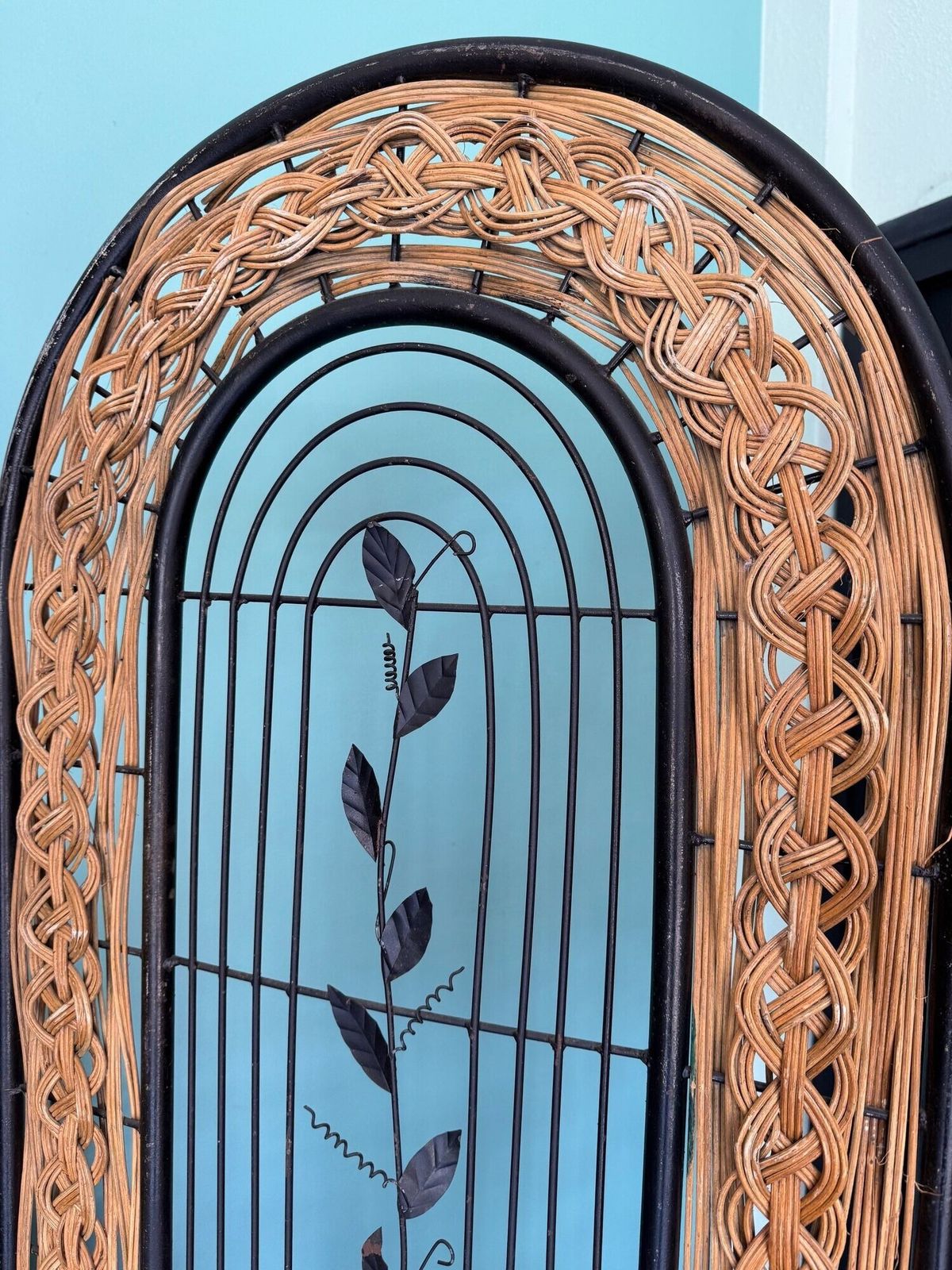 photo vintage A 1970s Woven Rattan And Metal Four Panelled Room Divider Screen