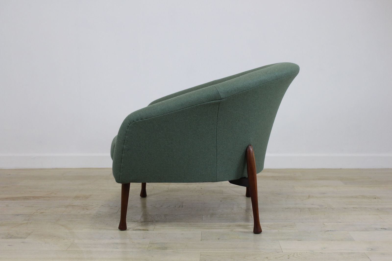 825.0 Guy Rogers Low Back Frisco Bay Single Chair Re Upholstered photo