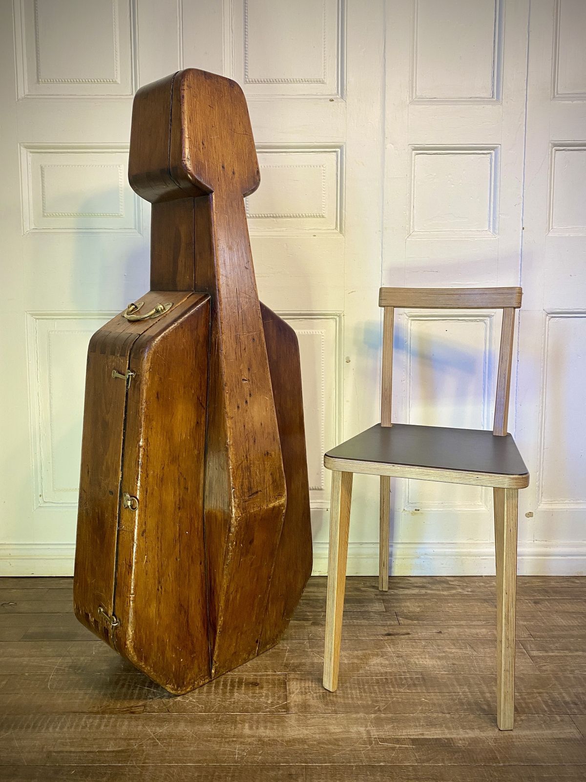 photo vinterior Antique Velvet Lined Cello Case.