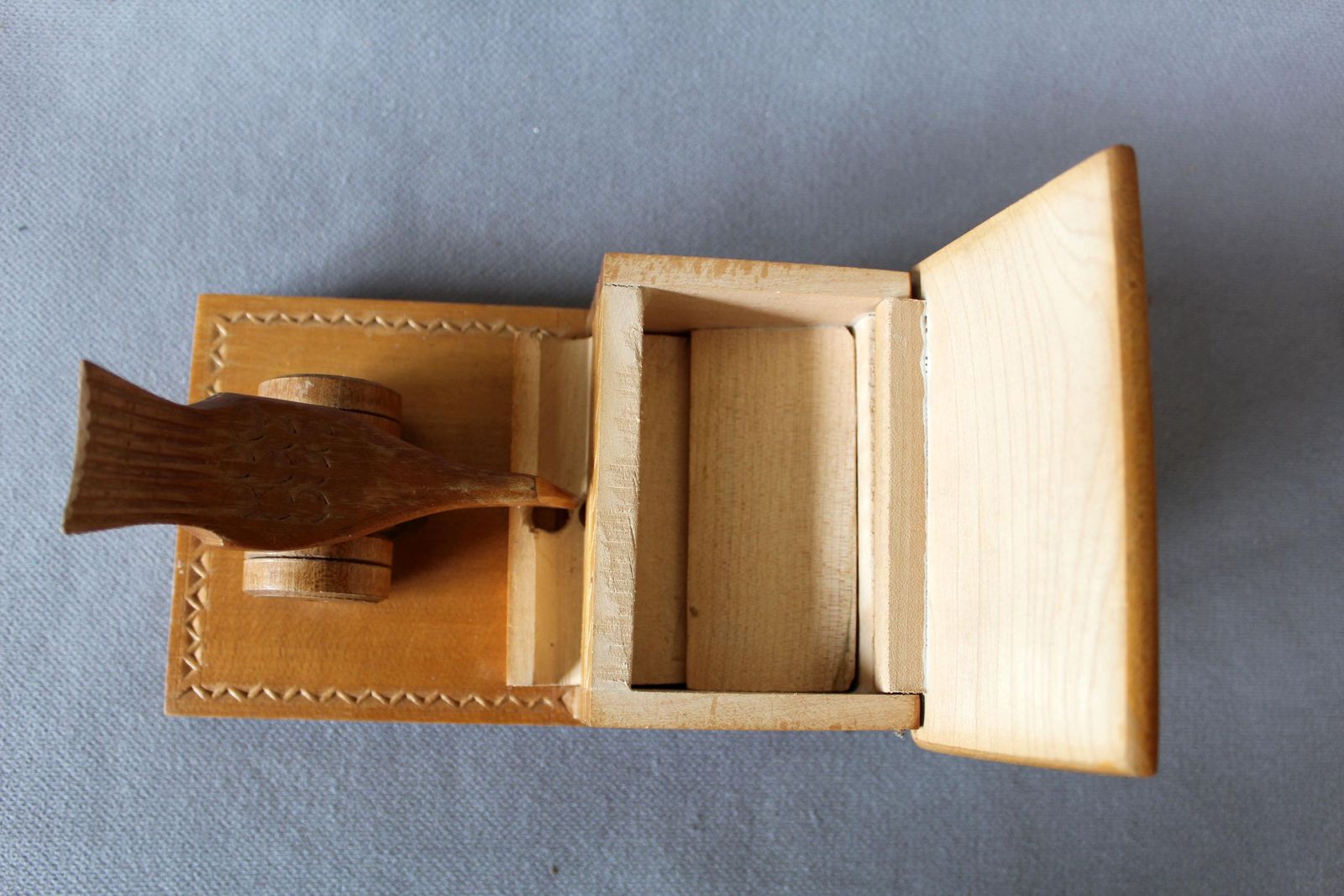 Vintage Sigarettendispenser Van Gesneden Hout, Trek Duwmechanisme, Tobacciana, Sigarettenhouder, Verzamelobject photo buy