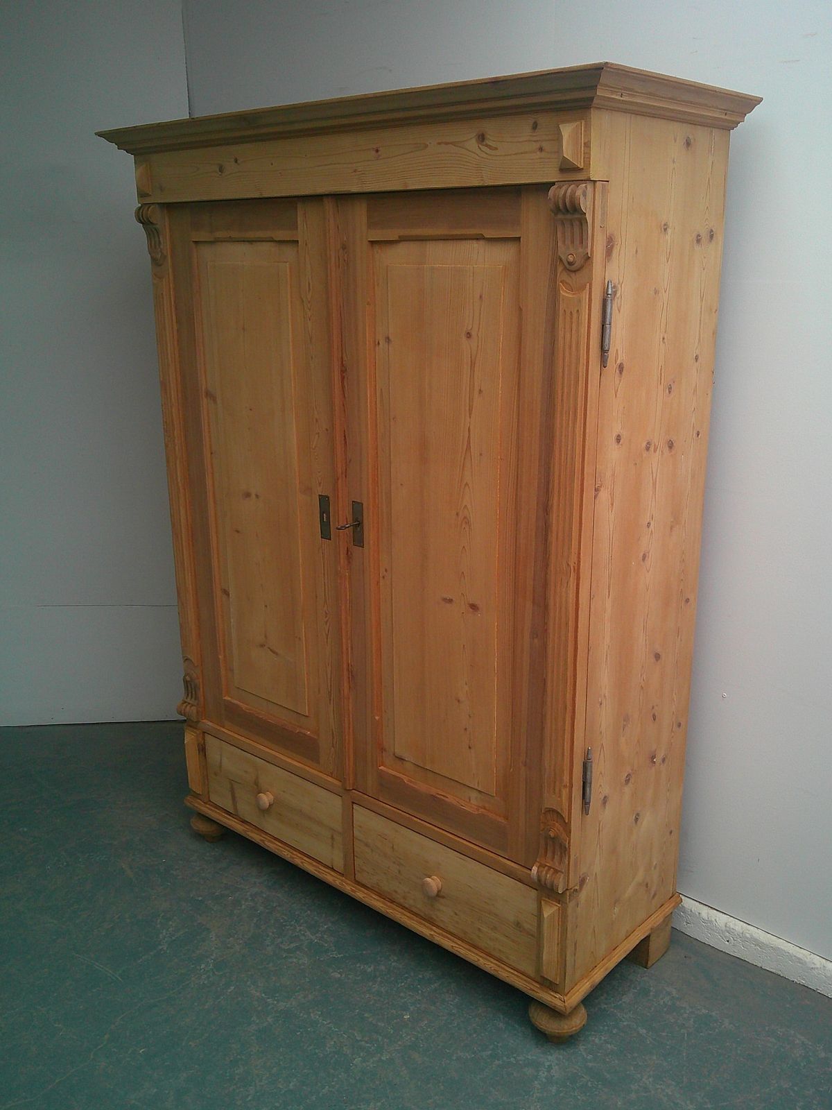 A Rare Georgian  Pine Fitted 1 Piece Cupboard To Wax/Paint