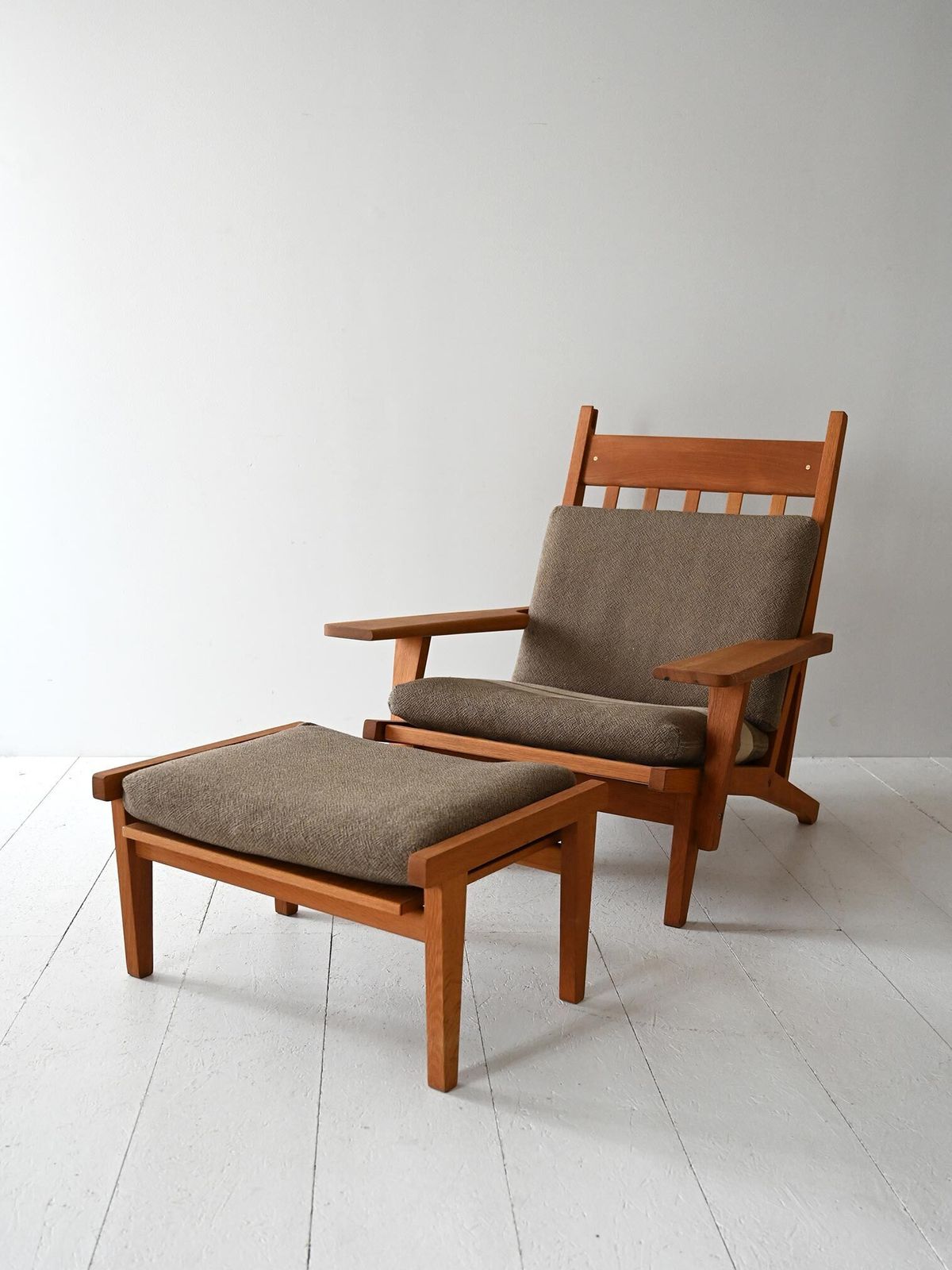 Hans Wegner Ge 375 Armchair With Footrest photo furniture