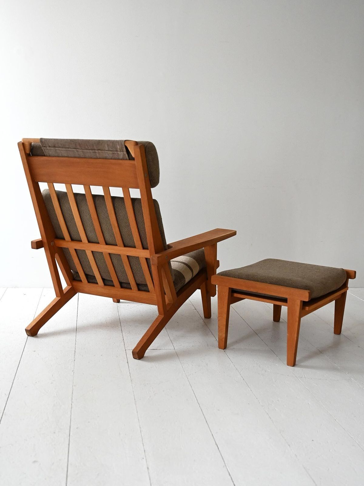 Hans Wegner Ge 375 Armchair With Footrest photo Furniture
