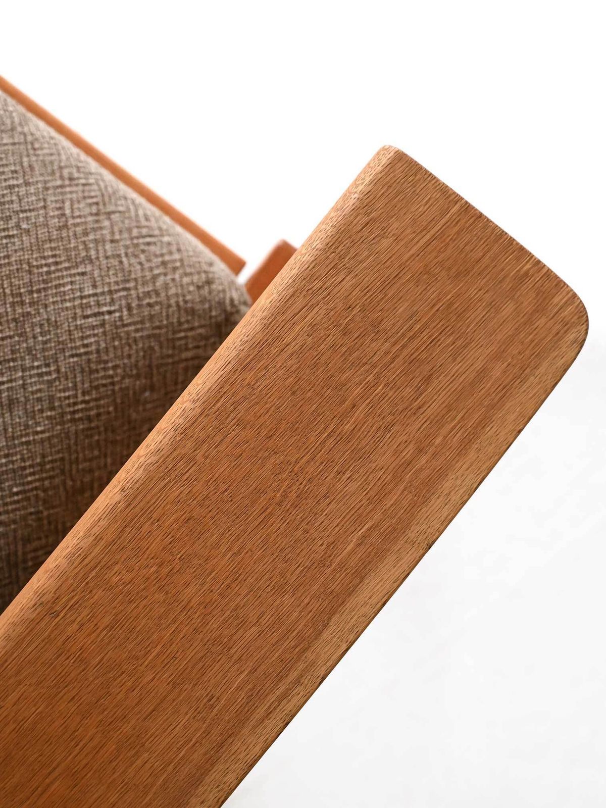 photo furniture Hans Wegner Ge 375 Armchair With Footrest