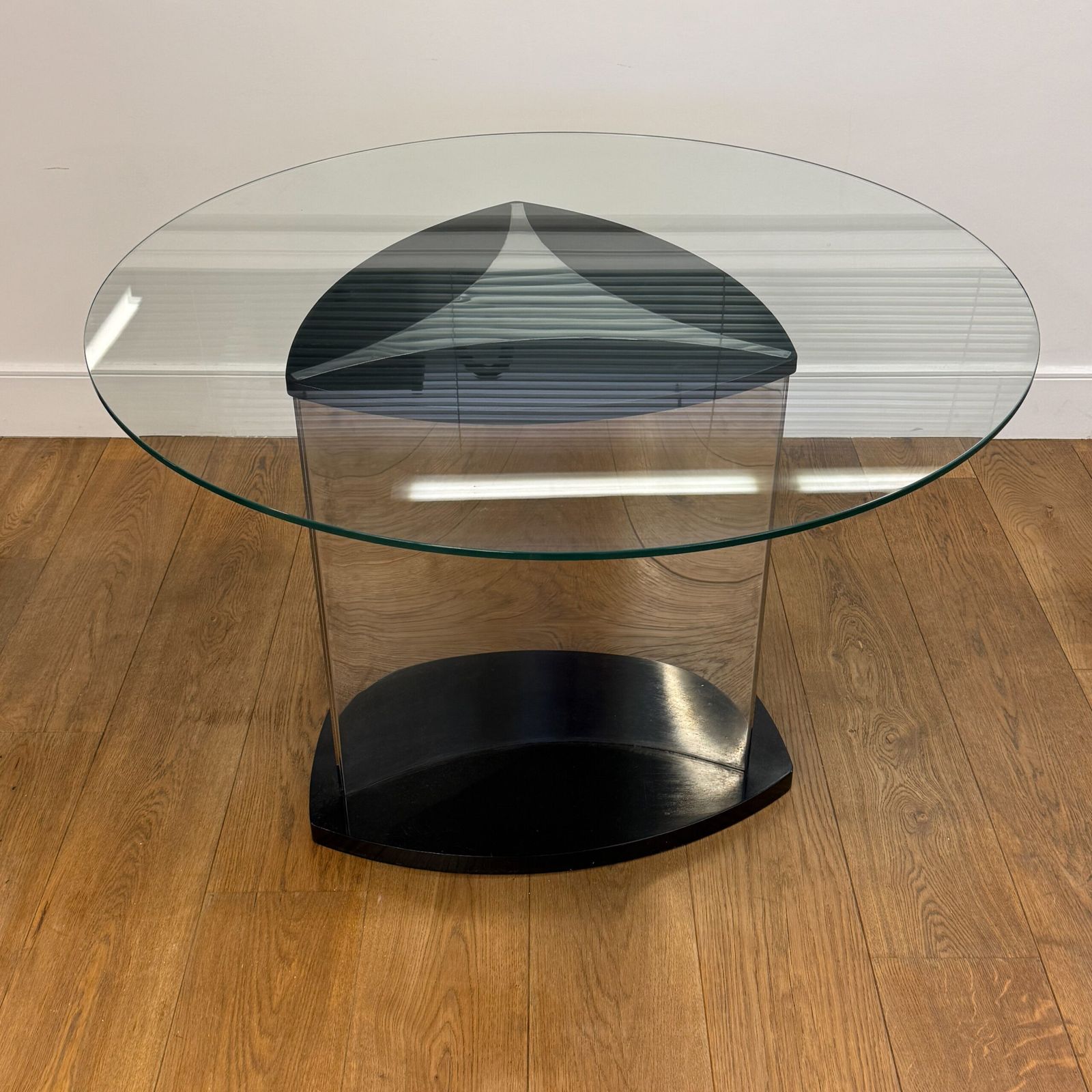 Italian Round Metal Base Table, 1980 photo Furniture