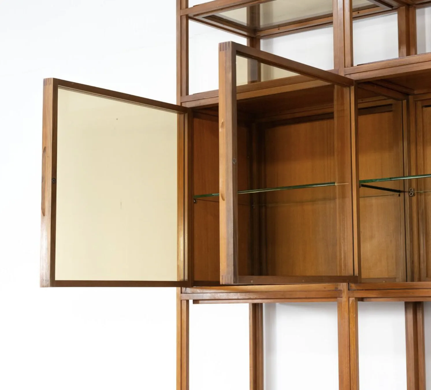 photo vinterior Mid Century Modern Shelves, Wood And Glass