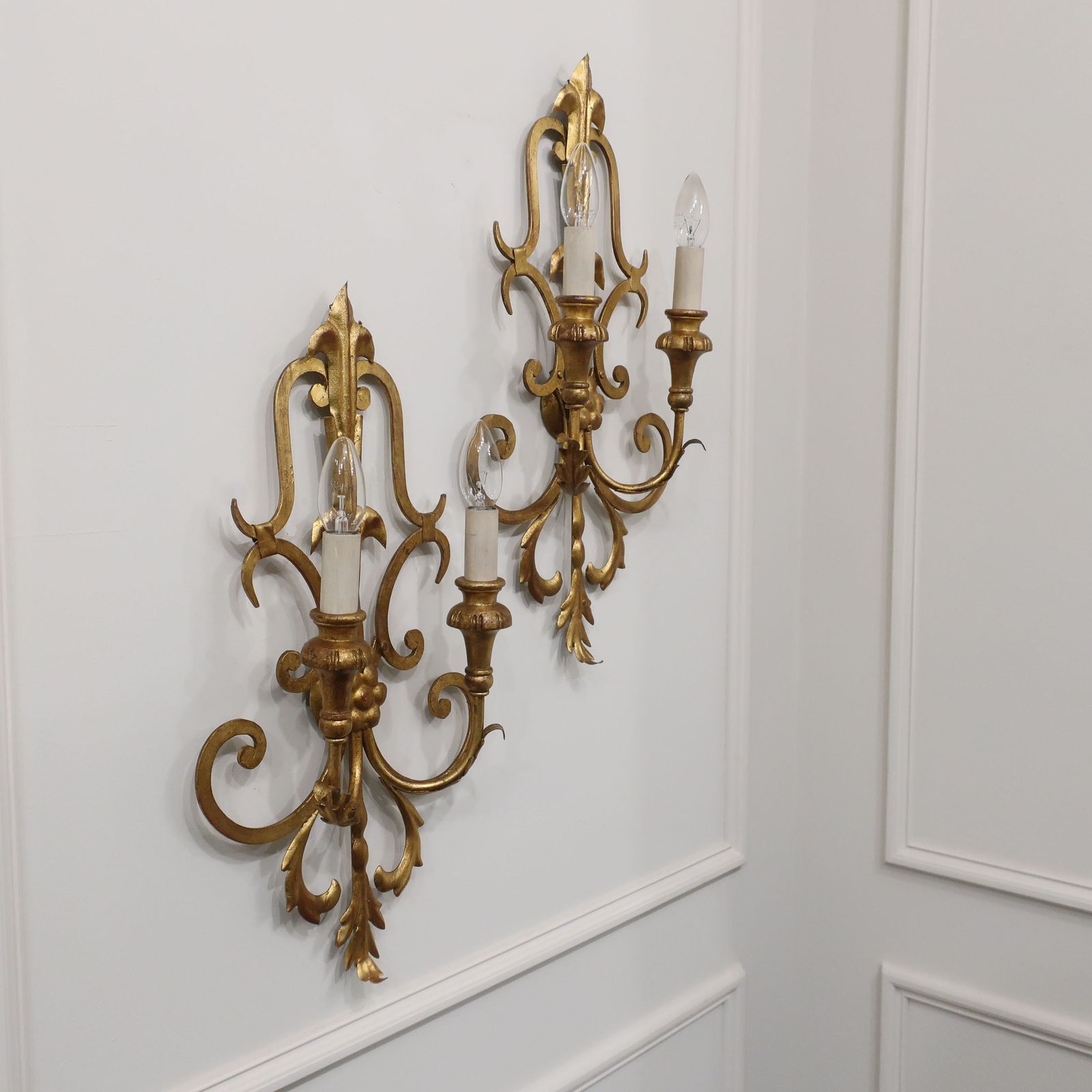 Pair Of Italian Mid Century Gilt Metal Wall Lights By Li Puma Firenze photo vintage