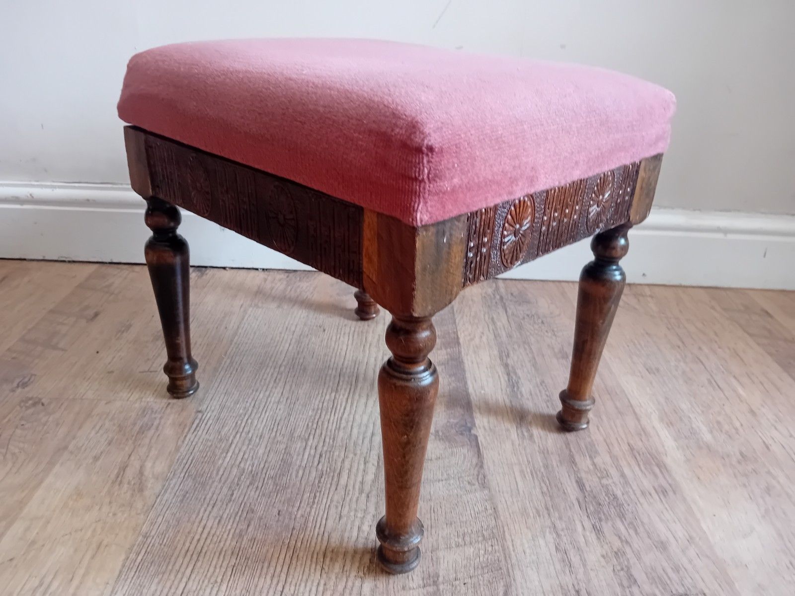 Beautiful Antique Victorian Carved Mahogany Footstool /Stool